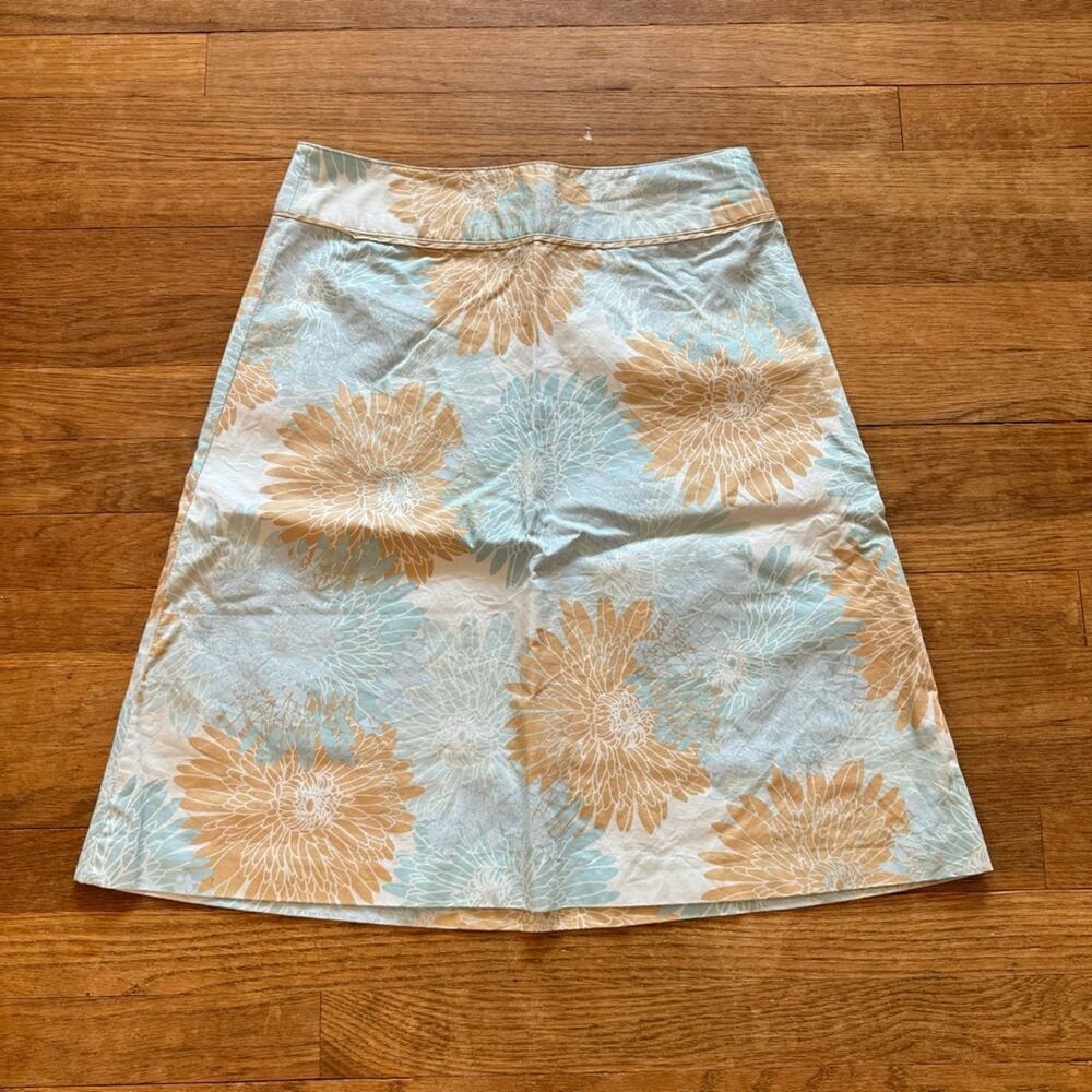 Banana Republic blue tan white flower a-line knee length skirt size 2
b22